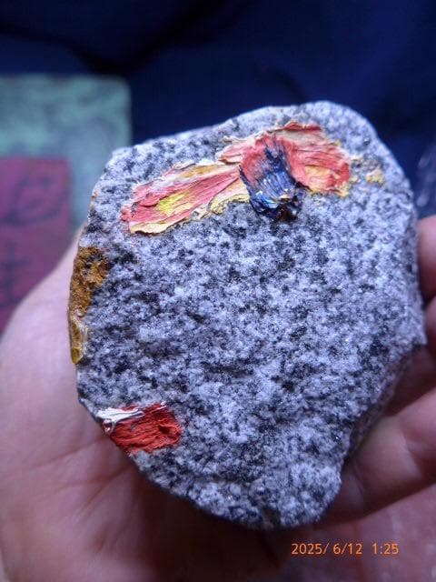 奇才　里見勝蔵の代表作の一つ「石の顔」2体です。油彩によるもので真作です