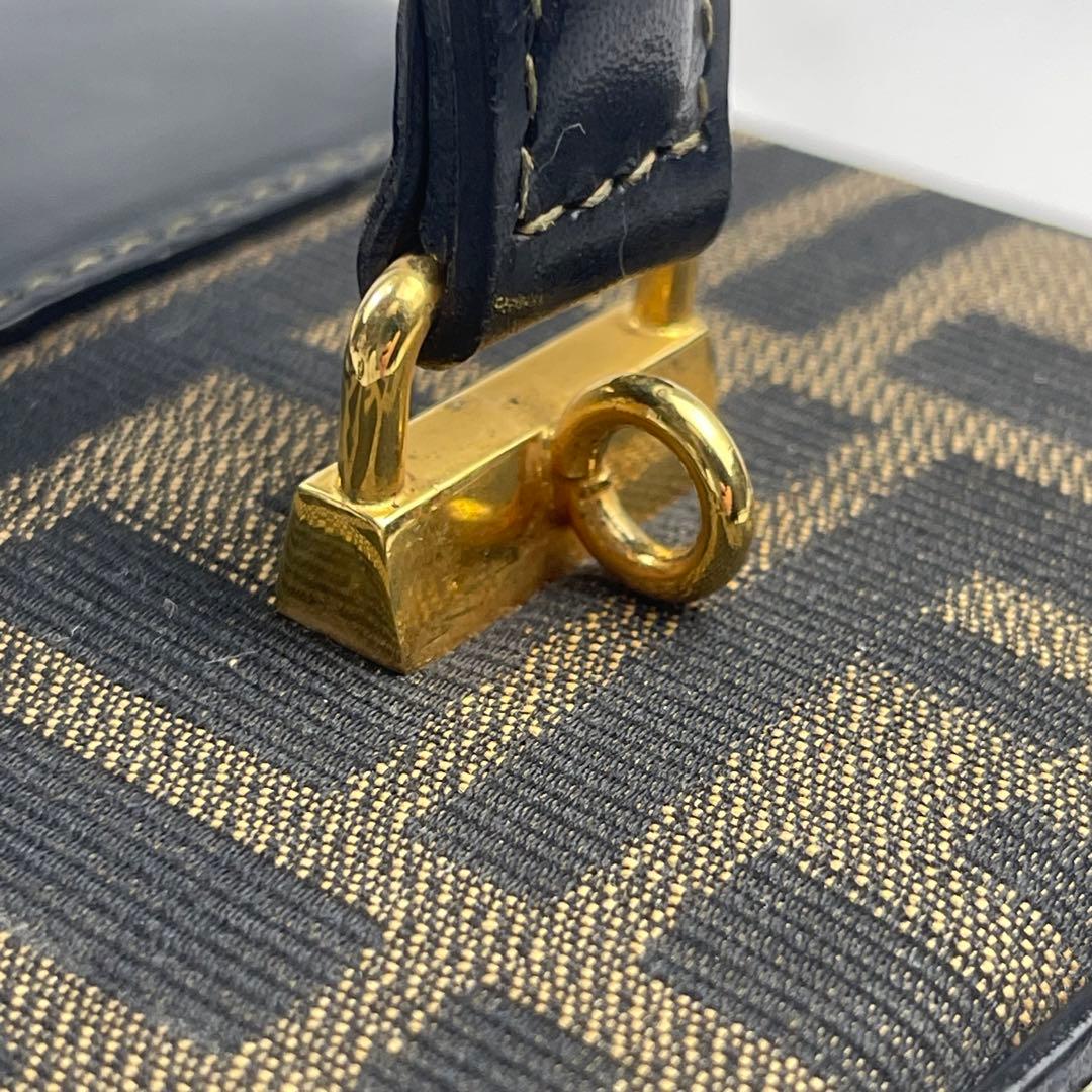 【美品】FENDI フェンディ ズッカ 2way ショルダーバッグ ヴァニティ