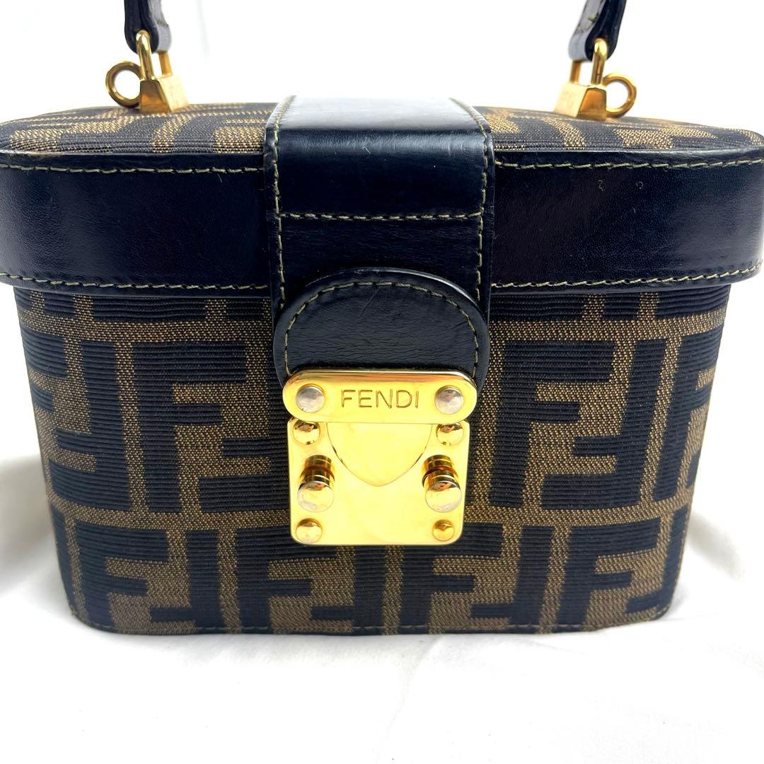 【美品】FENDI フェンディ ズッカ 2way ショルダーバッグ ヴァニティ