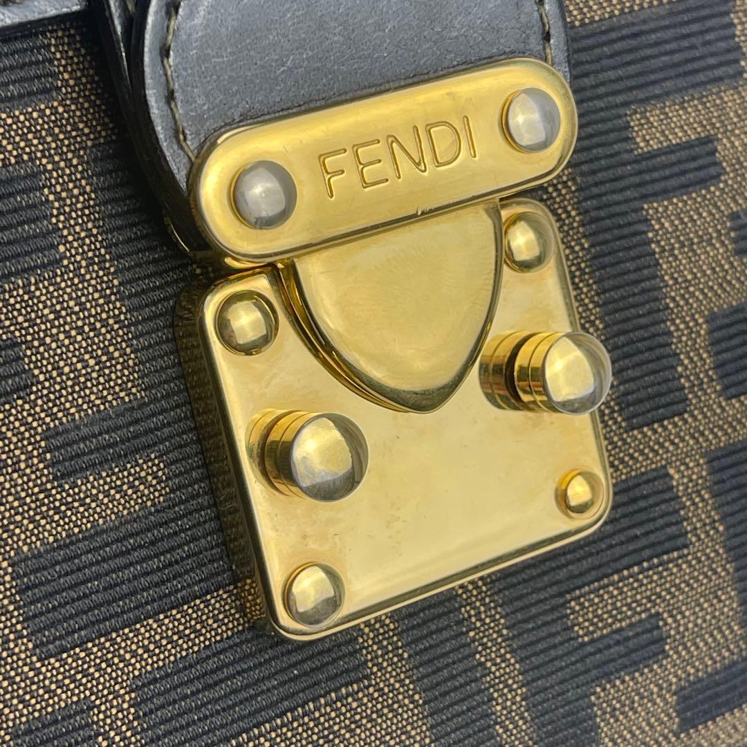 【美品】FENDI フェンディ ズッカ 2way ショルダーバッグ ヴァニティ