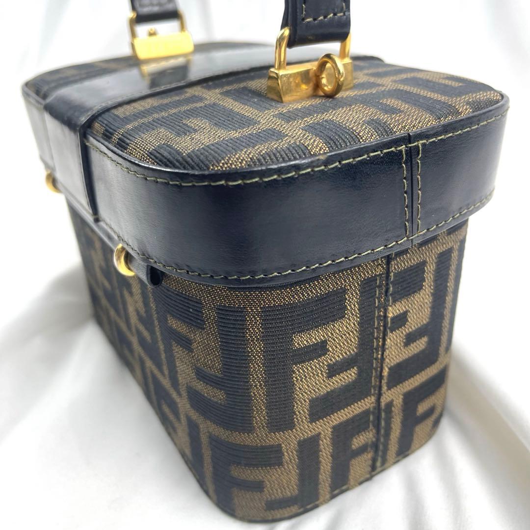 【美品】FENDI フェンディ ズッカ 2way ショルダーバッグ ヴァニティ