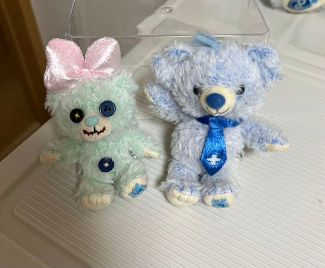 ユニベアシティのぬいぐるみ、ぬいぐるみバッチのセット（ブルー、パイ、バニラ）