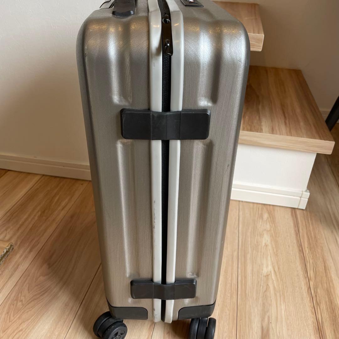 サムソナイト　Samsonite INOVA SPINER55 スーツケース　銀