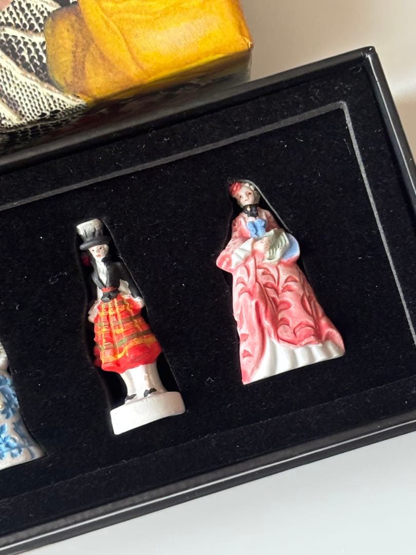 Ladurée フェーヴ　5体セット　陶器製　　未使用（箱にダメージあり）