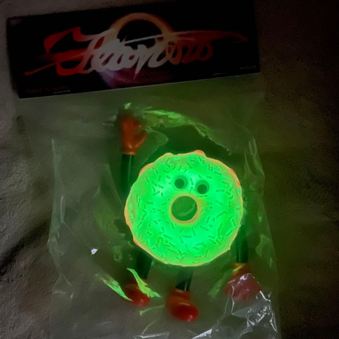 KAIEDA フレーバーズ ブラックホールドーナツ 蓄光