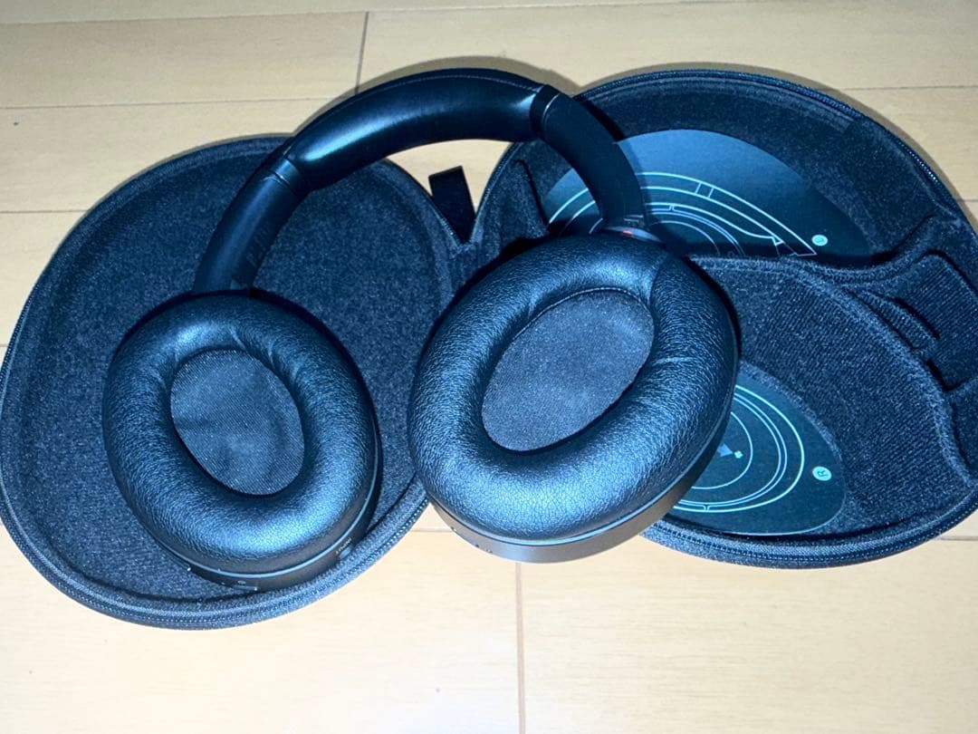 SONY ワイヤレスヘッドホン ブラックWH-1000xm3 ほぼ未使用