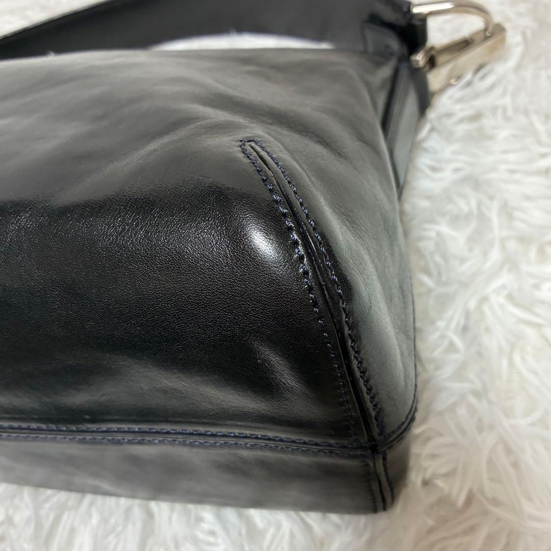 HIROFU ヒロフ　ワンショルダーバッグ　レザー　牛革　Hロゴ　ブラック