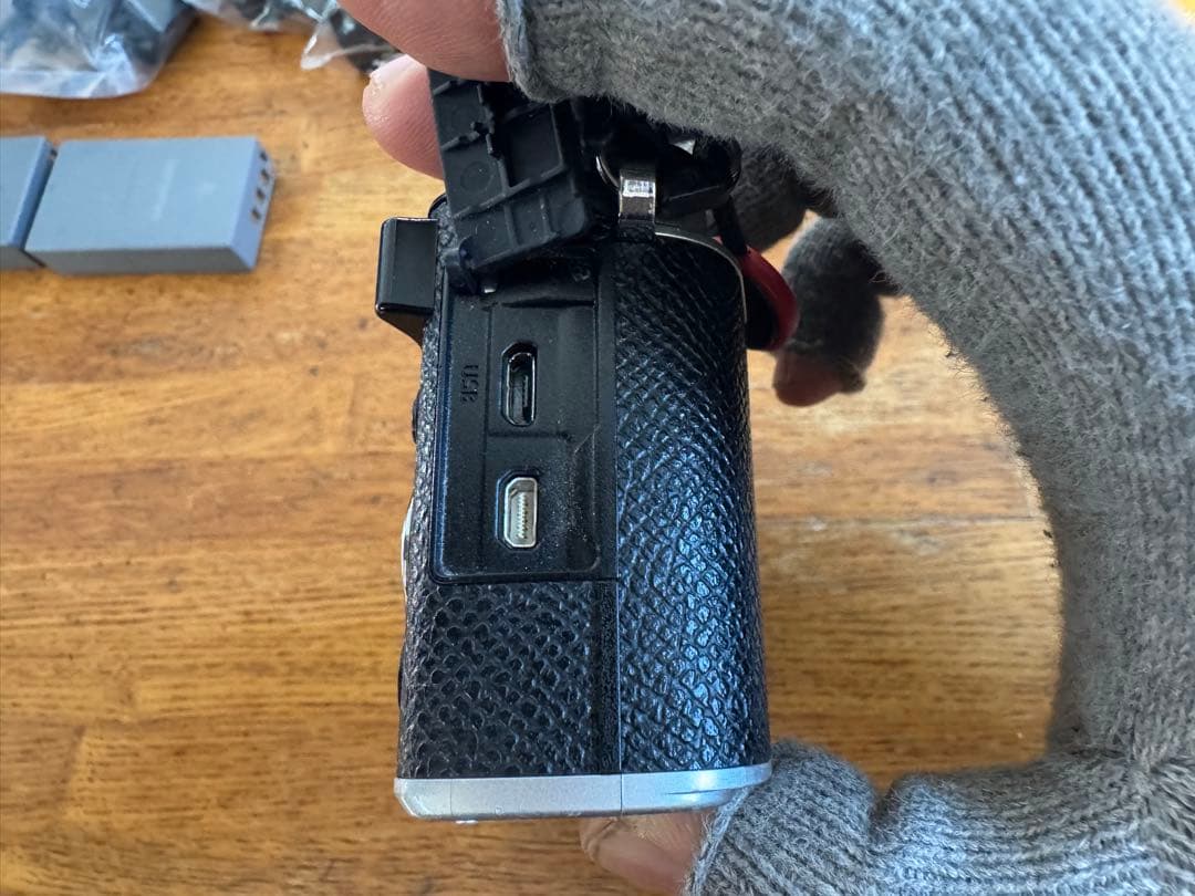 OLYMPUS PEN E-P7＋充電器＋バッテリ３個