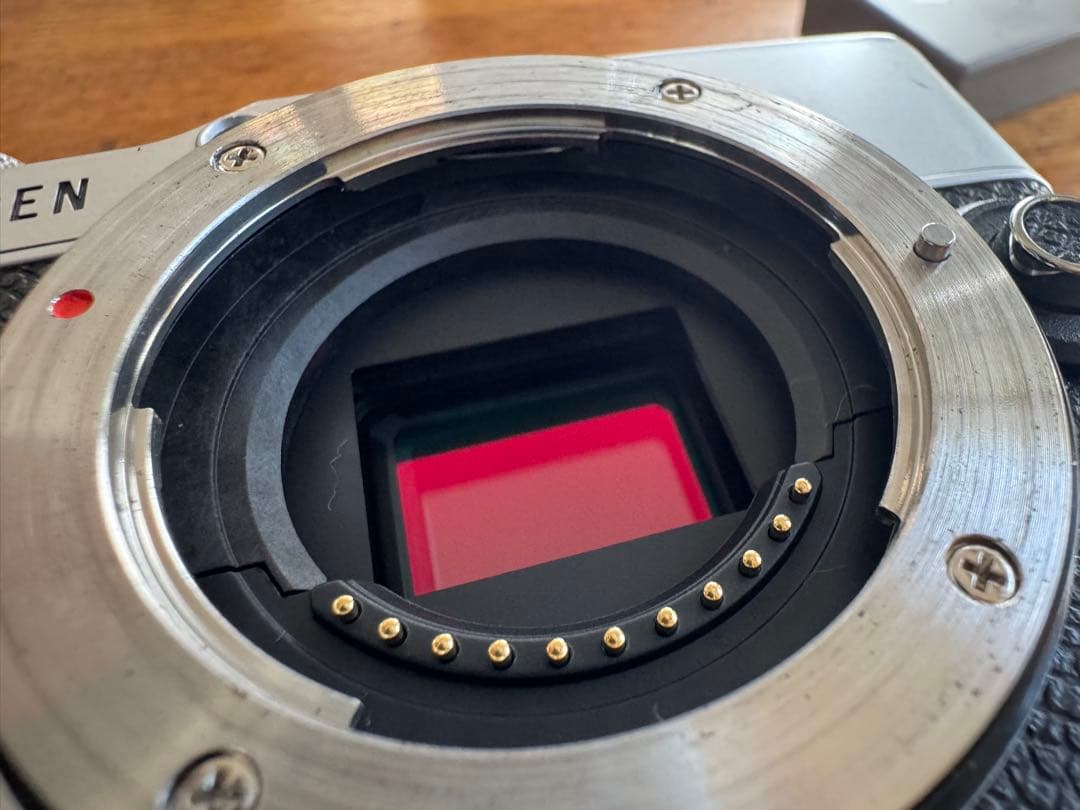 OLYMPUS PEN E-P7＋充電器＋バッテリ３個