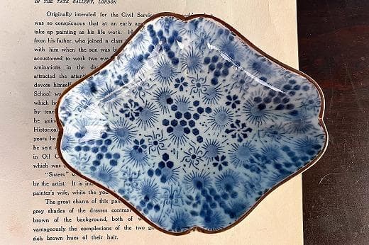 品番　t-0395 古伊万里　菱形皿B　染付　紙刷り印判　印判　時代　変形皿渦福