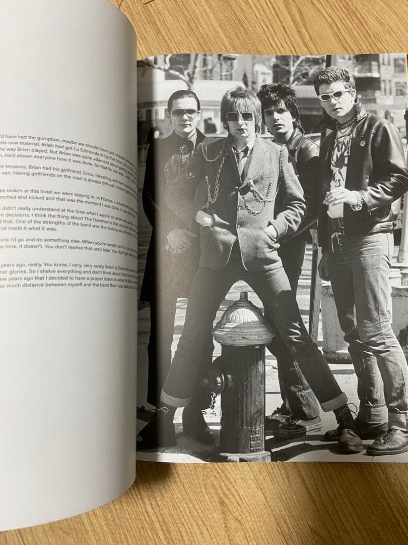 オリジナルメンバー直筆サイン！The Damned 1976-1978 写真集