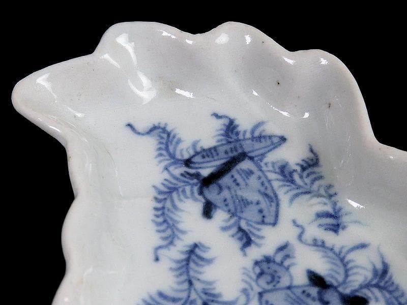 古伊万里　染付　貝に水草の図　桐紋変形豆皿　手塩皿　D964AS-BWr