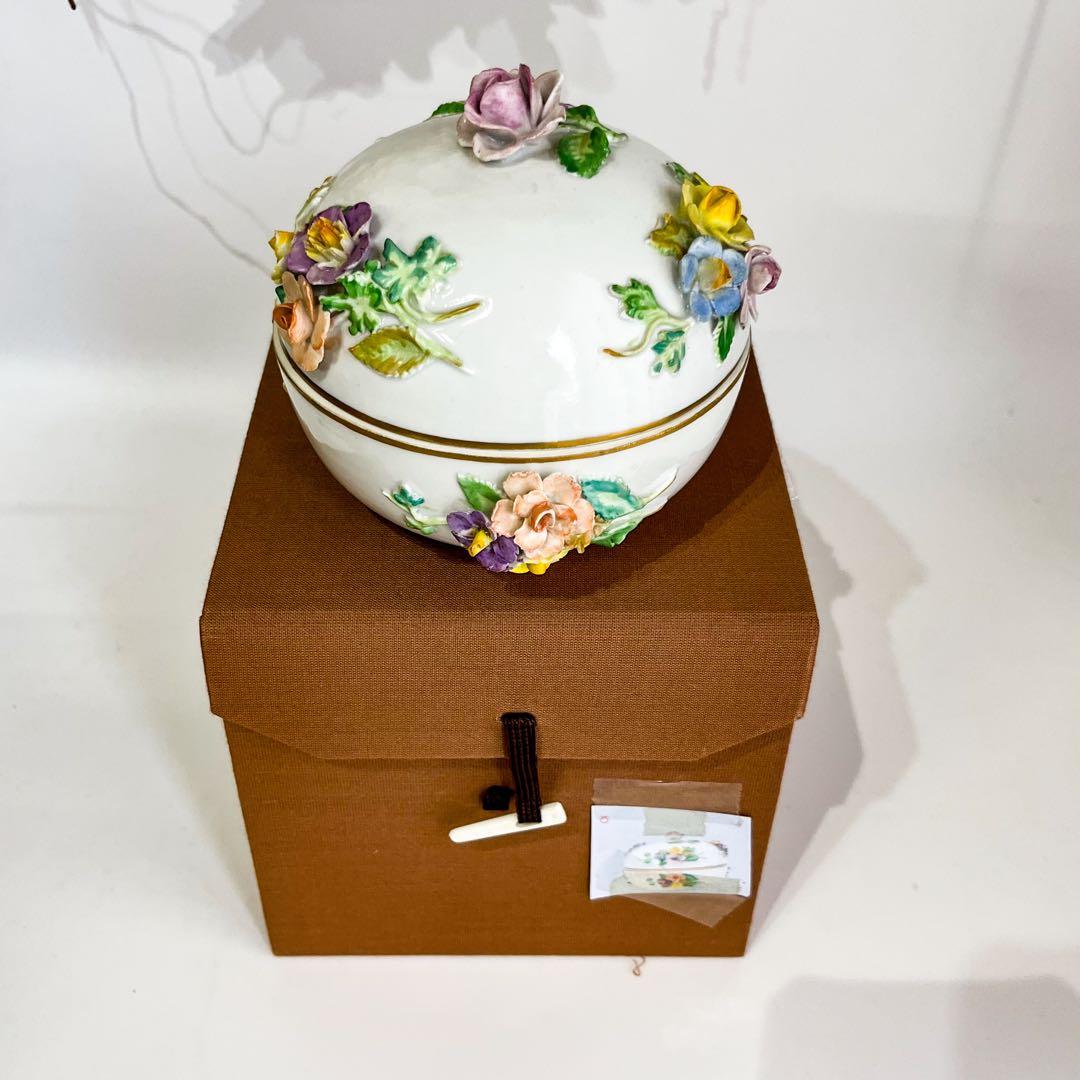 ドレスデン　アップリケ花文蓋物