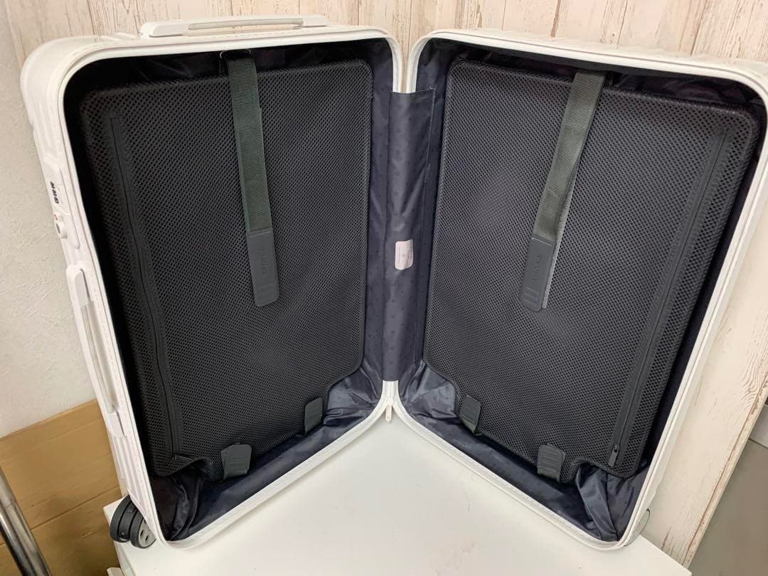 RIMOWA エッセンシャル　チェックインM