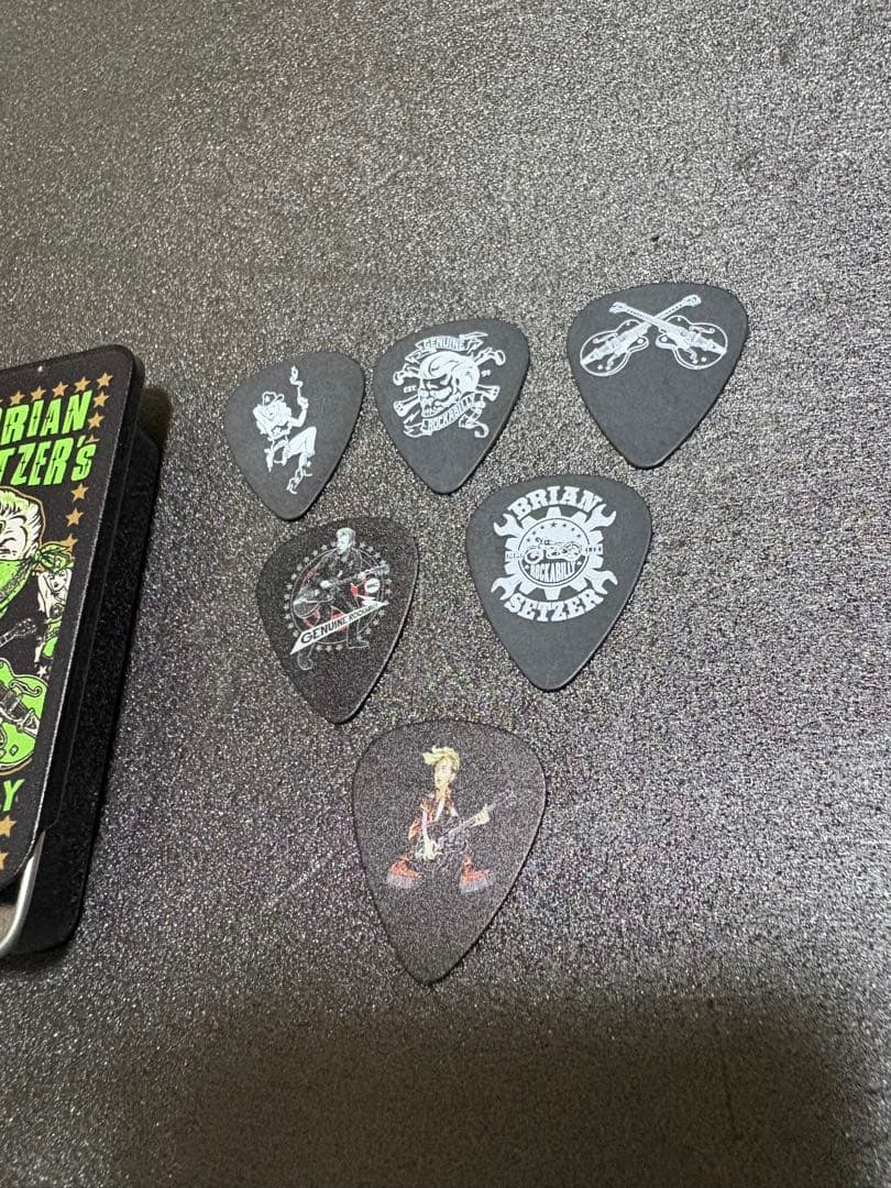 【新品】ブライアン・セッツァー TシャツMとギターピック6枚入り缶　1