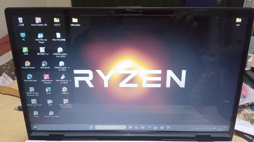 富士通DVDマルチ内臓AMD Ryzen 7メモリ16G爆速NVMeSSD1T