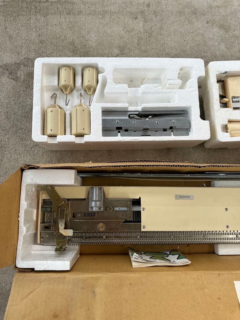 brother ゴム編み機　KR-830未確認ジャンク品扱い(H87)