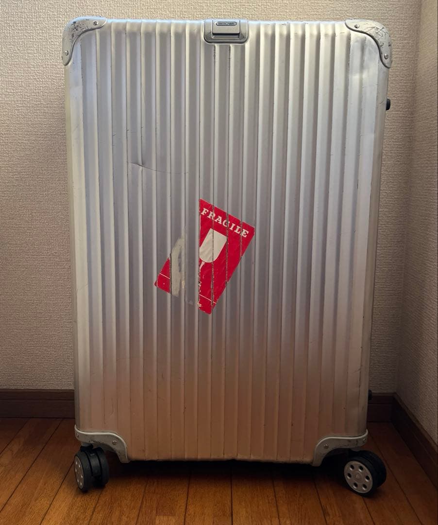 リモワ　82リットル？　4輪