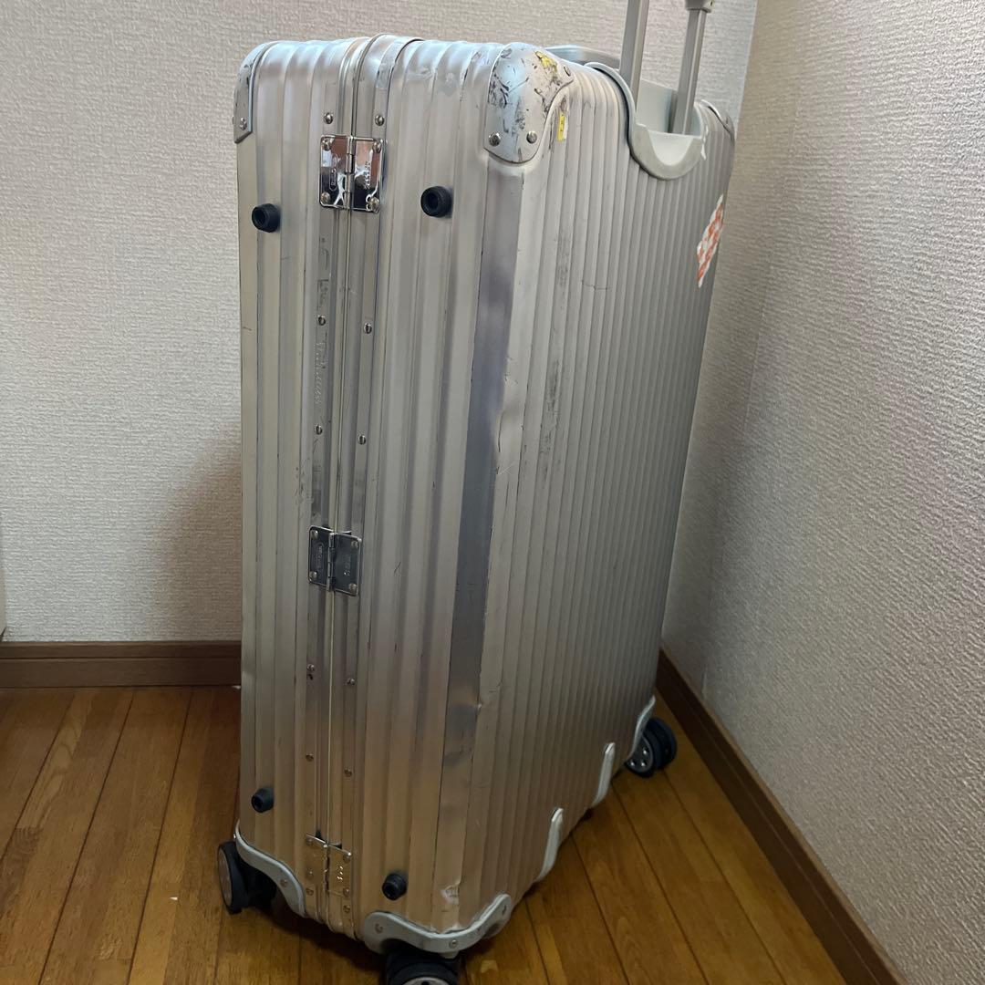 リモワ　82リットル？　4輪