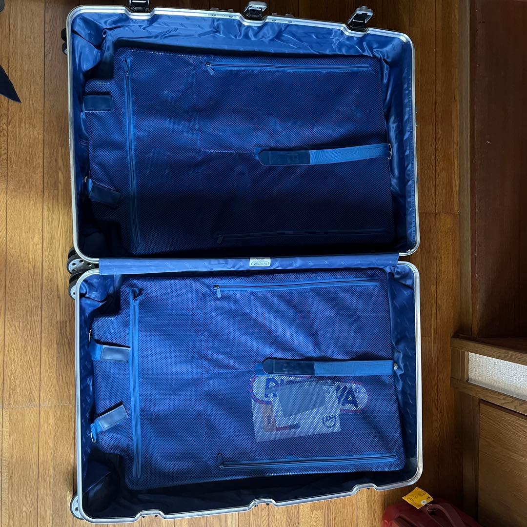 リモワ　82リットル？　4輪