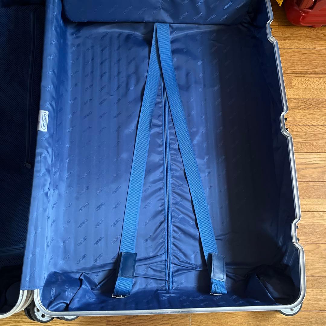 リモワ　82リットル？　4輪