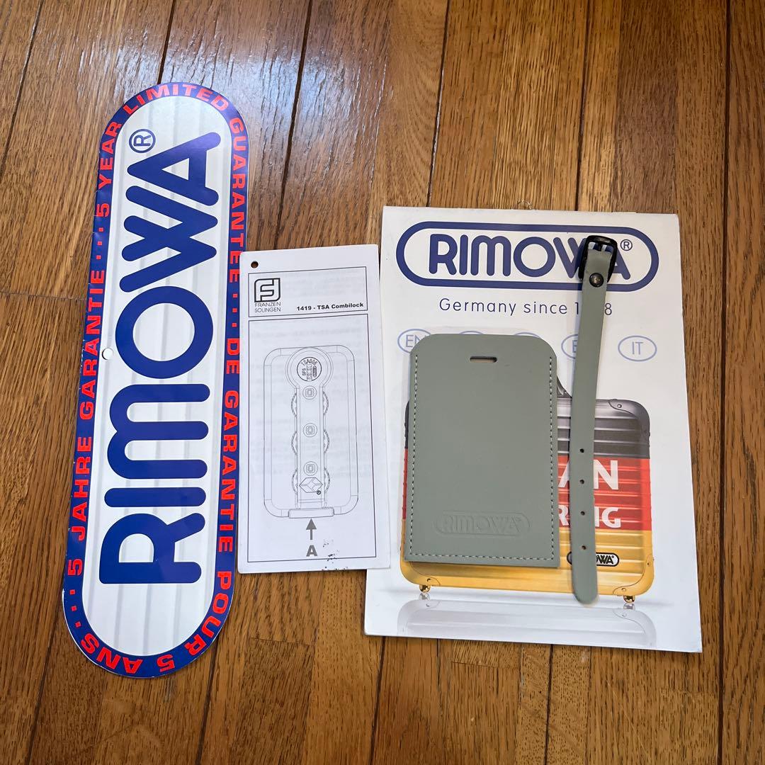 リモワ　82リットル？　4輪