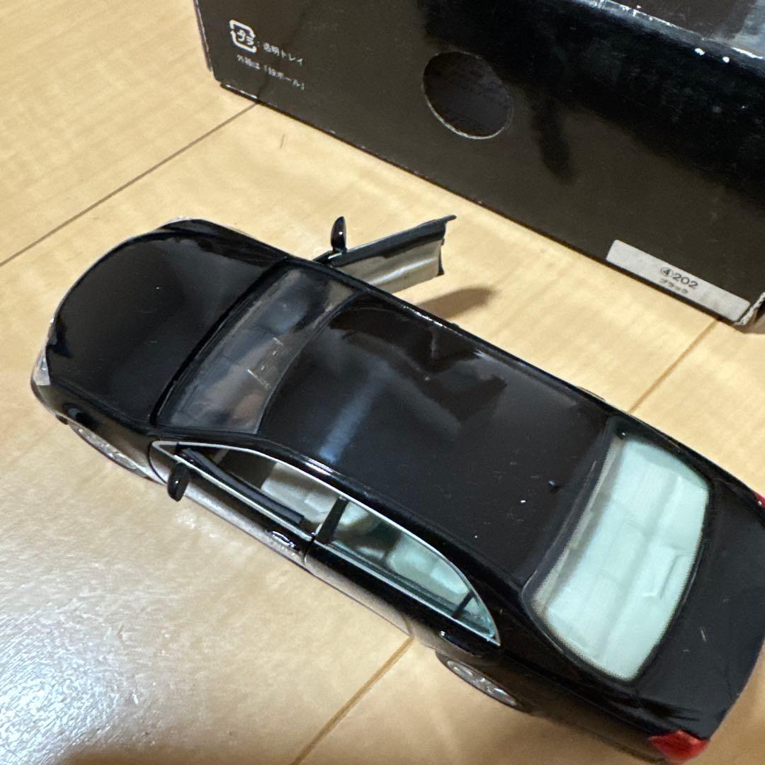 トヨタ　クラウン　マジェスタ 200系　202ブラック　ミニカー　カラーサンプル