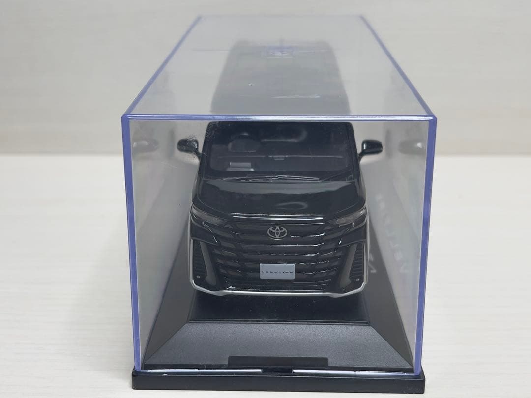 トヨタ ヴェルファイア 1/30 ミニカー 黒 カラーサンプル