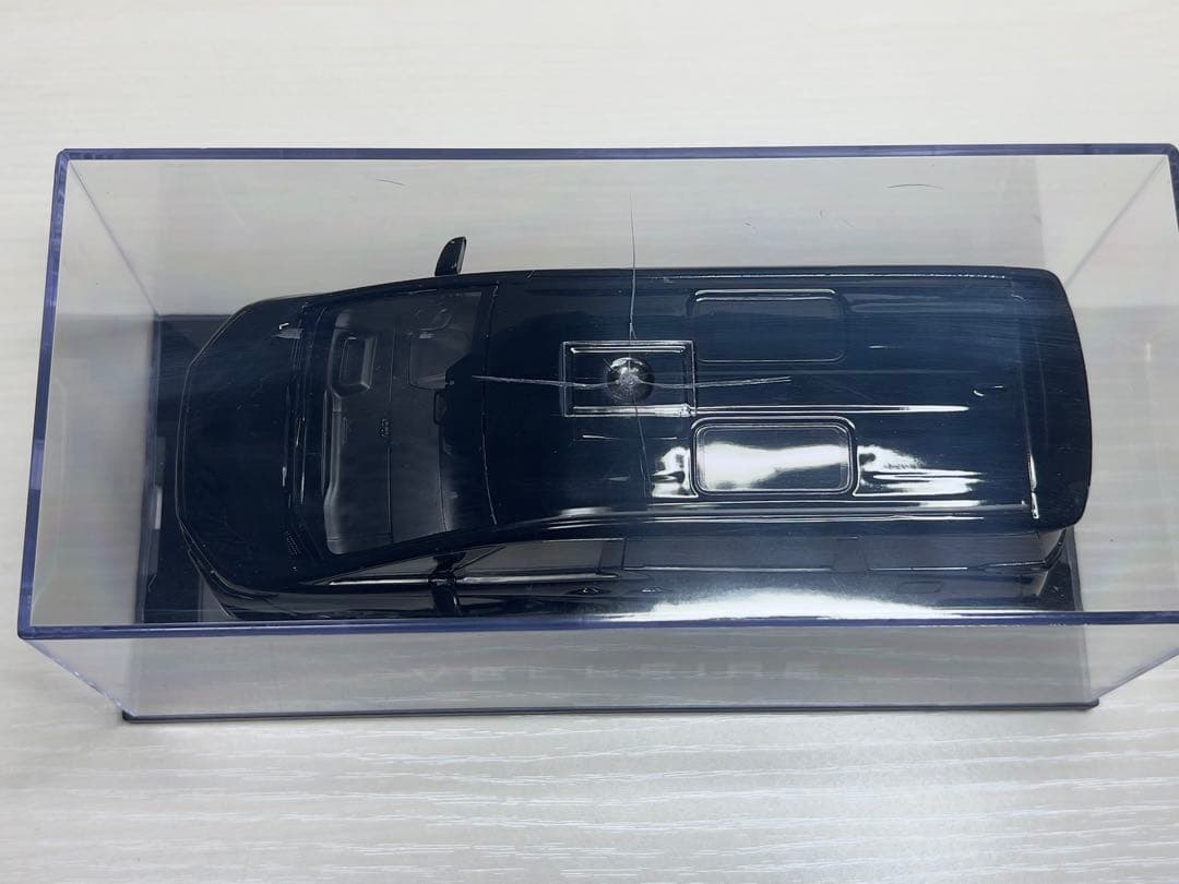 トヨタ ヴェルファイア 1/30 ミニカー 黒 カラーサンプル