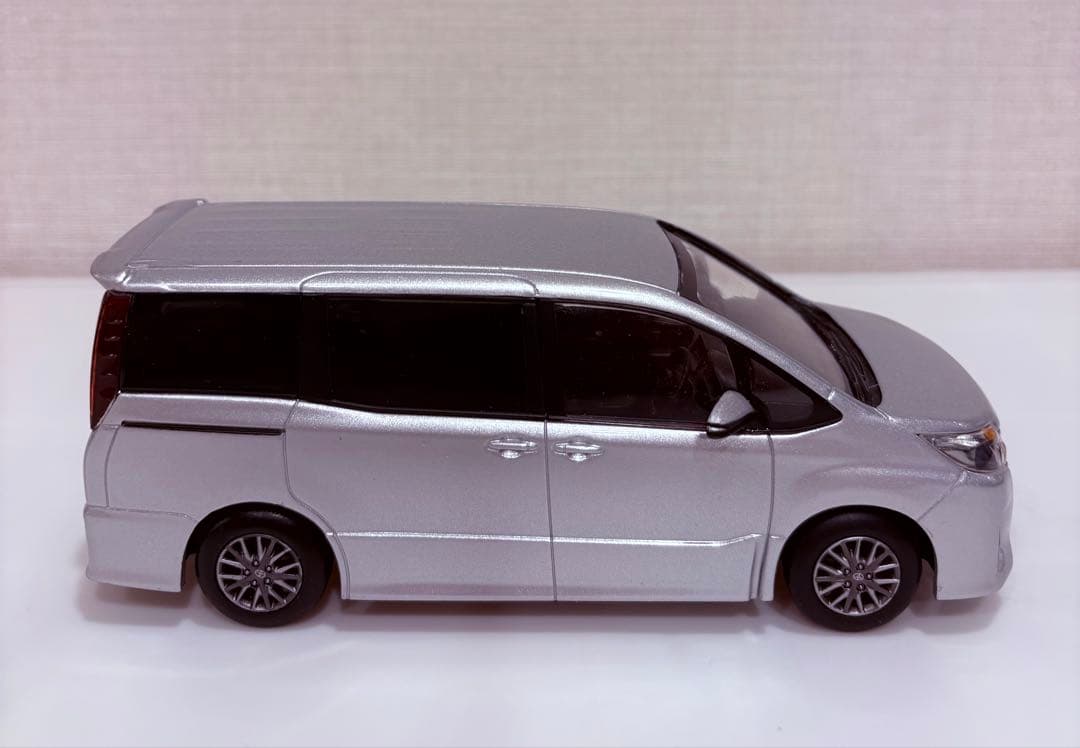 非売品✨トヨタノア✨ディーラー✨限定✨レア✨シルバー✨ミニカー