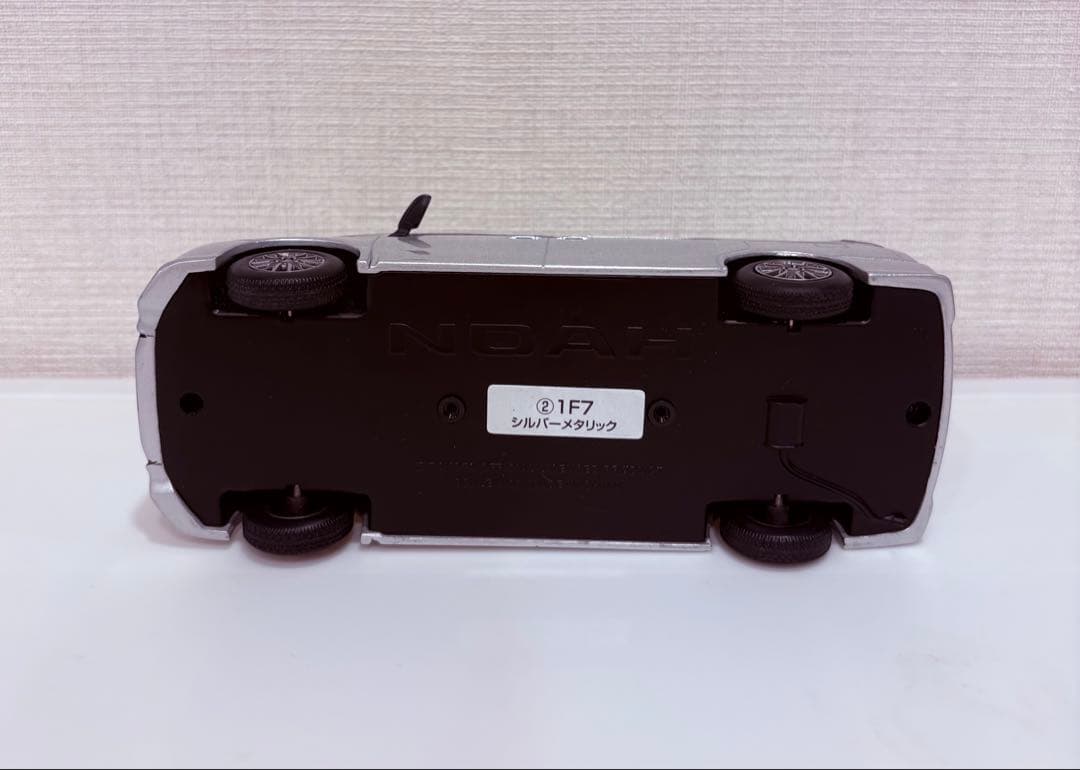 非売品✨トヨタノア✨ディーラー✨限定✨レア✨シルバー✨ミニカー