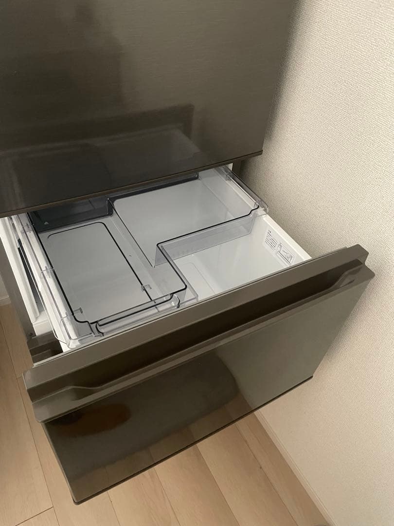 【美品】ハイセンス 冷蔵庫 2025年製283L HR-D28ES