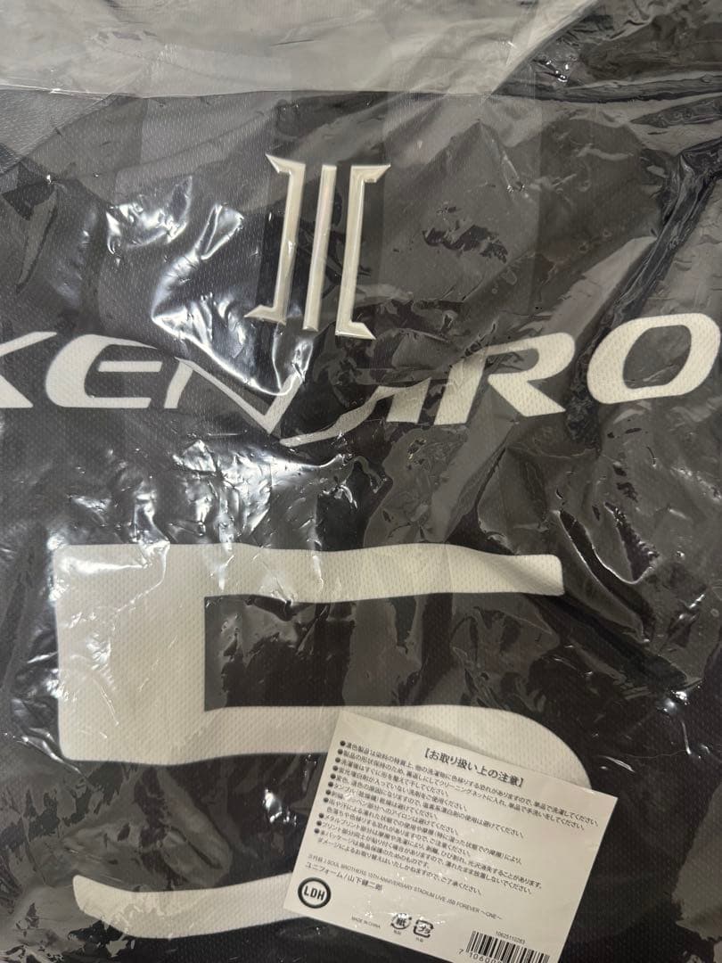 JSB3 FOREVER ONE ブラックTシャツ KENJIRO