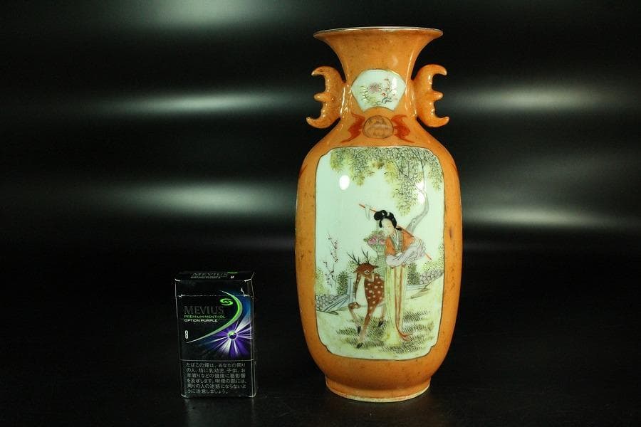 中国美術 色絵 女人鹿図 蝙蝠耳 花瓶 時代物 台付(K-A717)