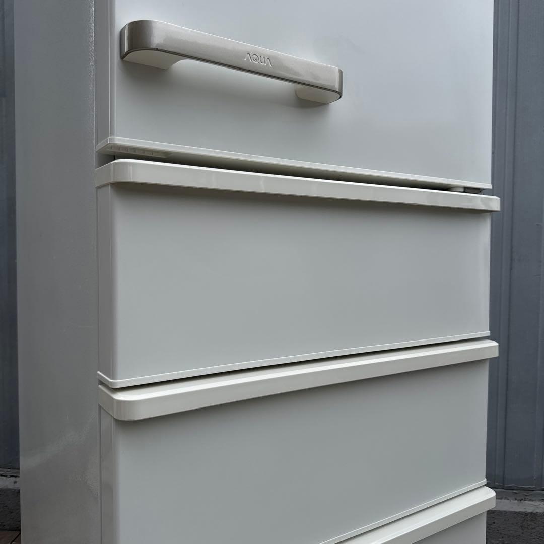 美品 AQUA 4ドア冷蔵庫 355L スリムサイズ スタイリッシュデザイン