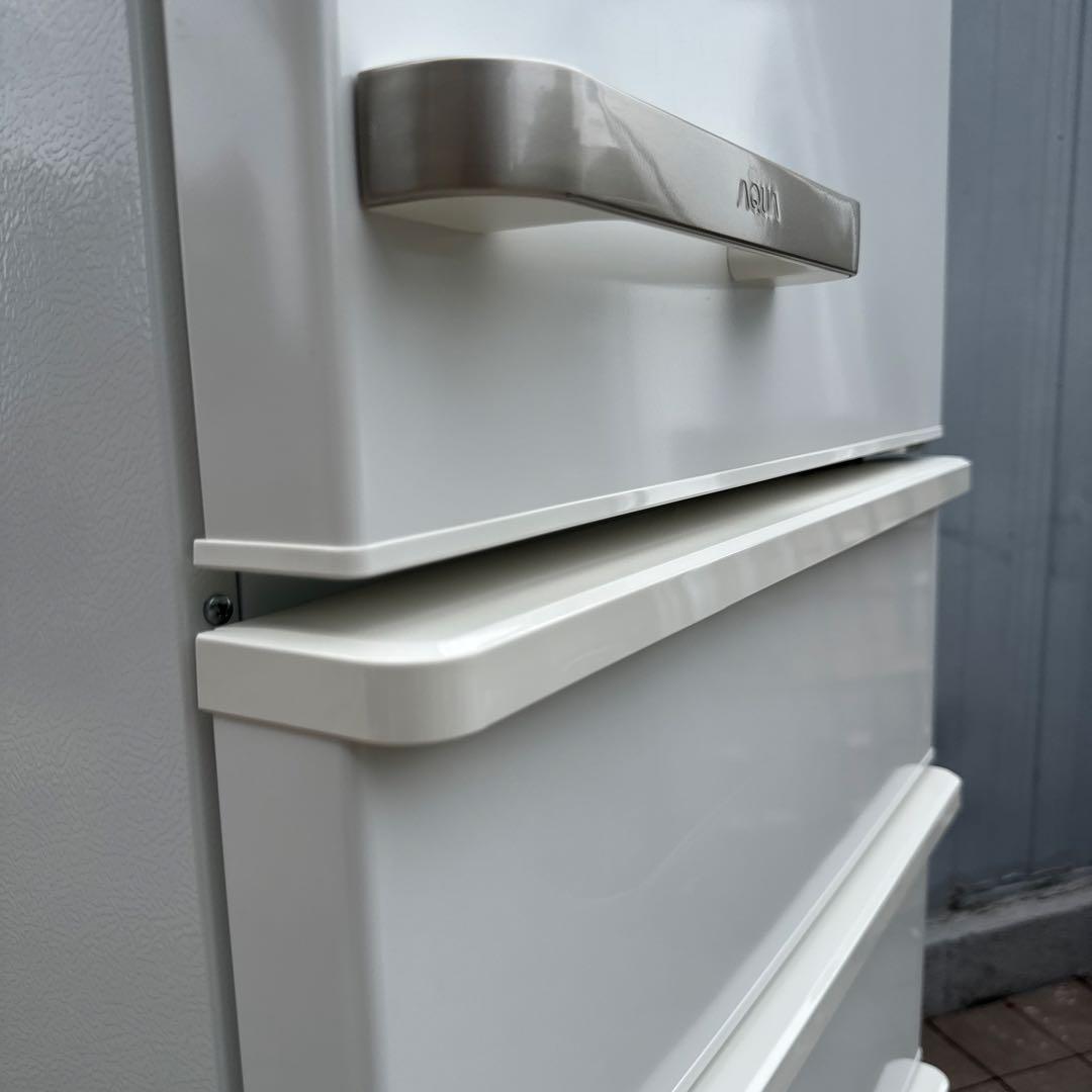 美品 AQUA 4ドア冷蔵庫 355L スリムサイズ スタイリッシュデザイン