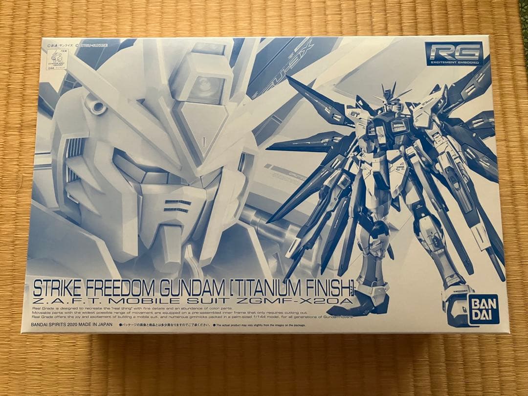 バンダイ RGストライクフリーダム デスティニーガンダム チタニウムフィニッシュ