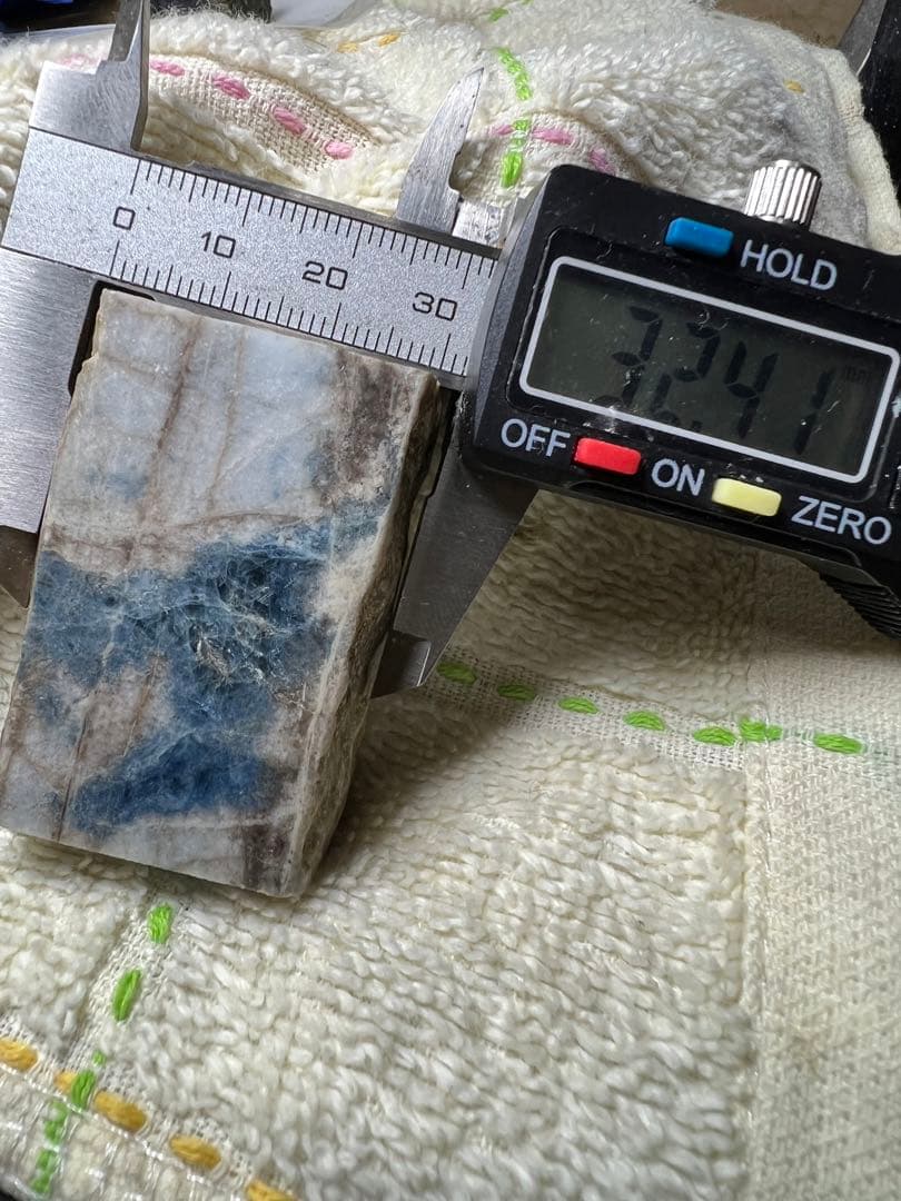 85000→69000 入コン沢　糸魚川翡翠　加工用原石