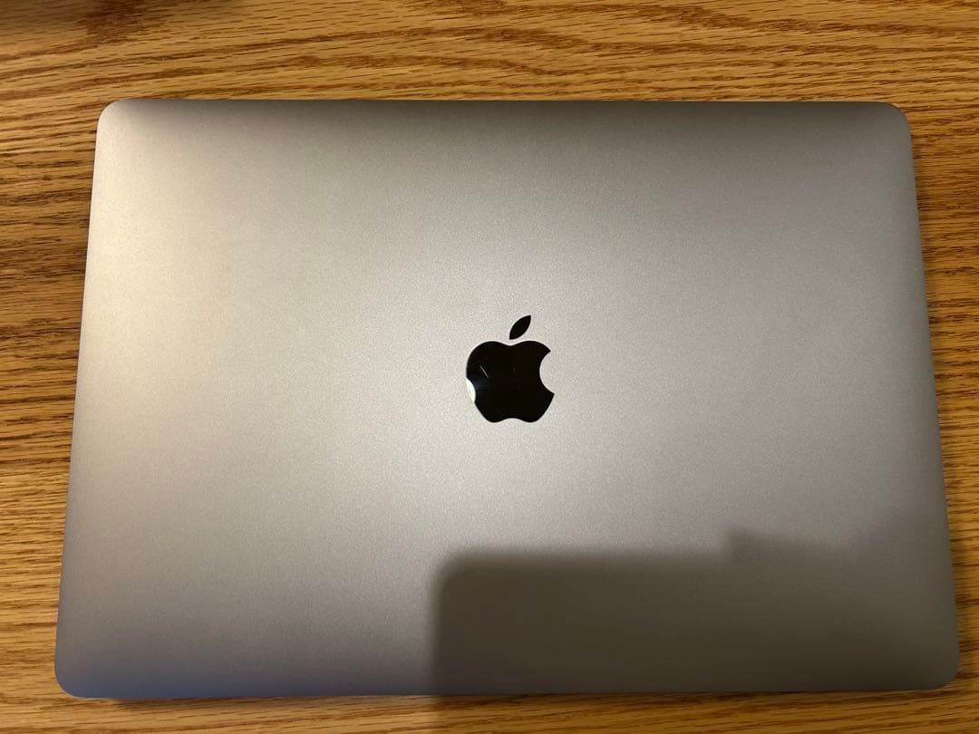 シルバー MacBook Air 2018
