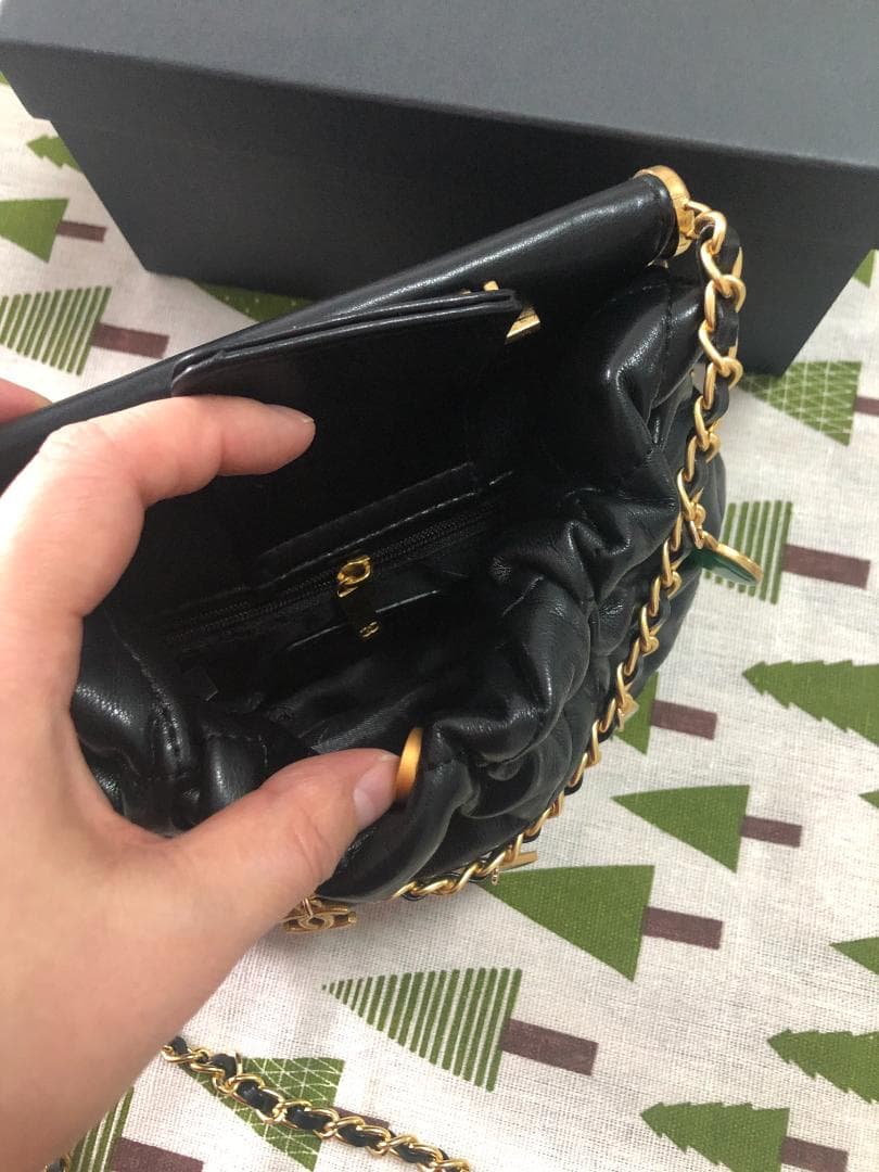 箱付きますショルダーバッグ　ブラック