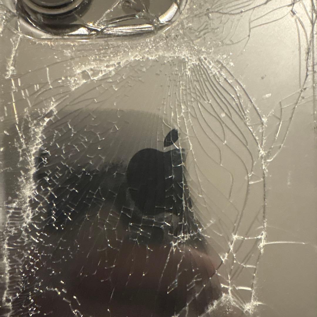 iPhone 13 Pro 128GB グラファイト SIMフリー 背面割れ