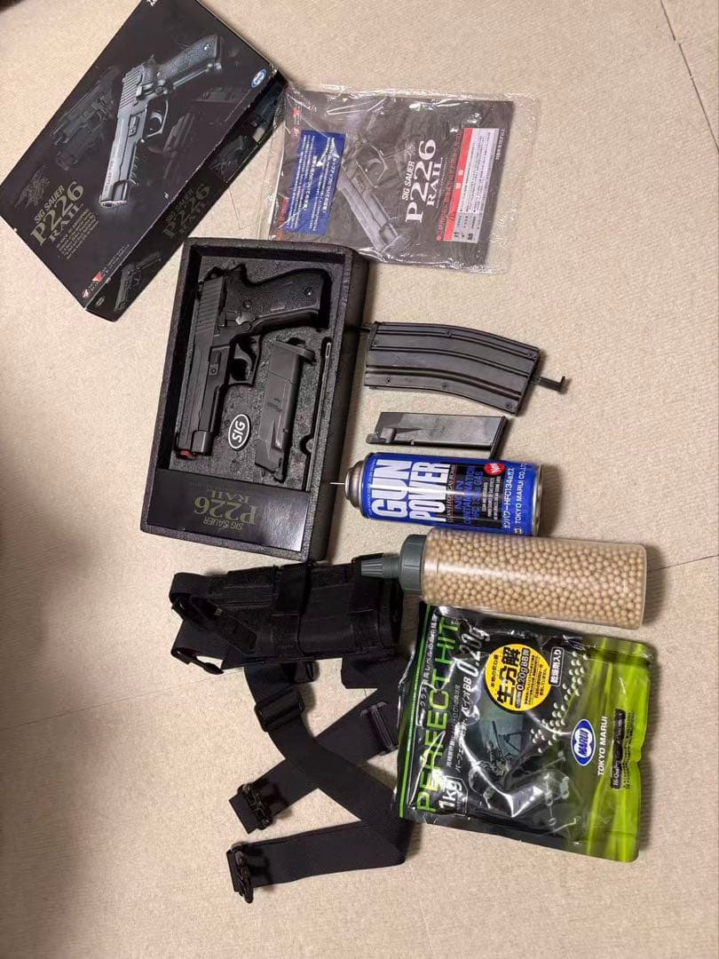 東京マルイ P226 ガスブローバック 本体＋付属品セット（BB弾・マガジン等）
