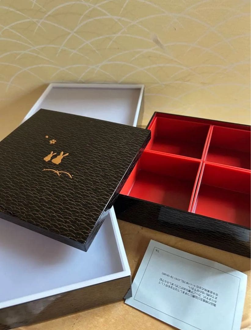 山中塗　三段重　地紋うさぎ