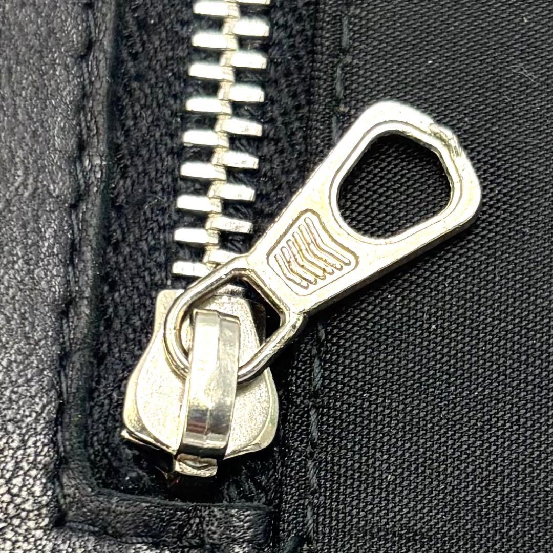 美品　プラダ　ナイロン/レザーブラック三つ折り財布　三角ロゴ　レディース　メンズ