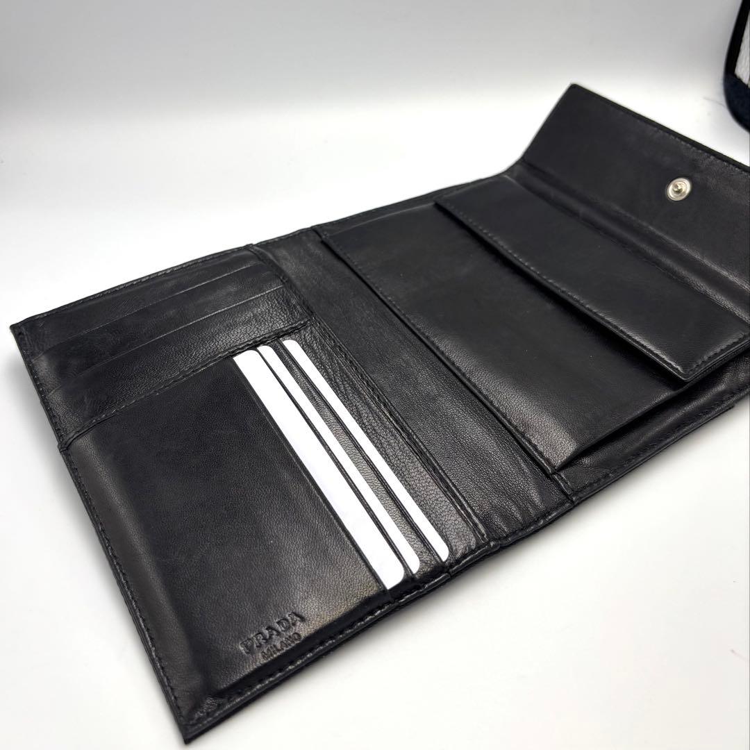 美品　プラダ　ナイロン/レザーブラック三つ折り財布　三角ロゴ　レディース　メンズ
