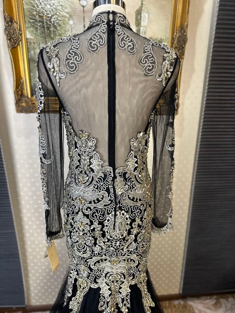 刺繍入り黒マーメイドドレス