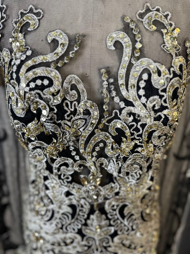 刺繍入り黒マーメイドドレス