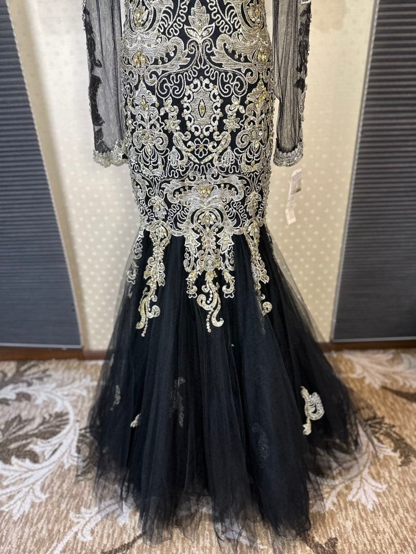 刺繍入り黒マーメイドドレス