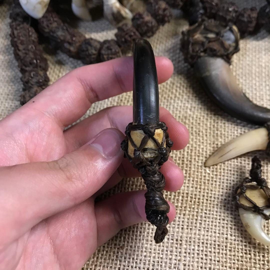 ヒグマの爪　マクラメ　ペンダントトップ　熊の爪　ベアクロー