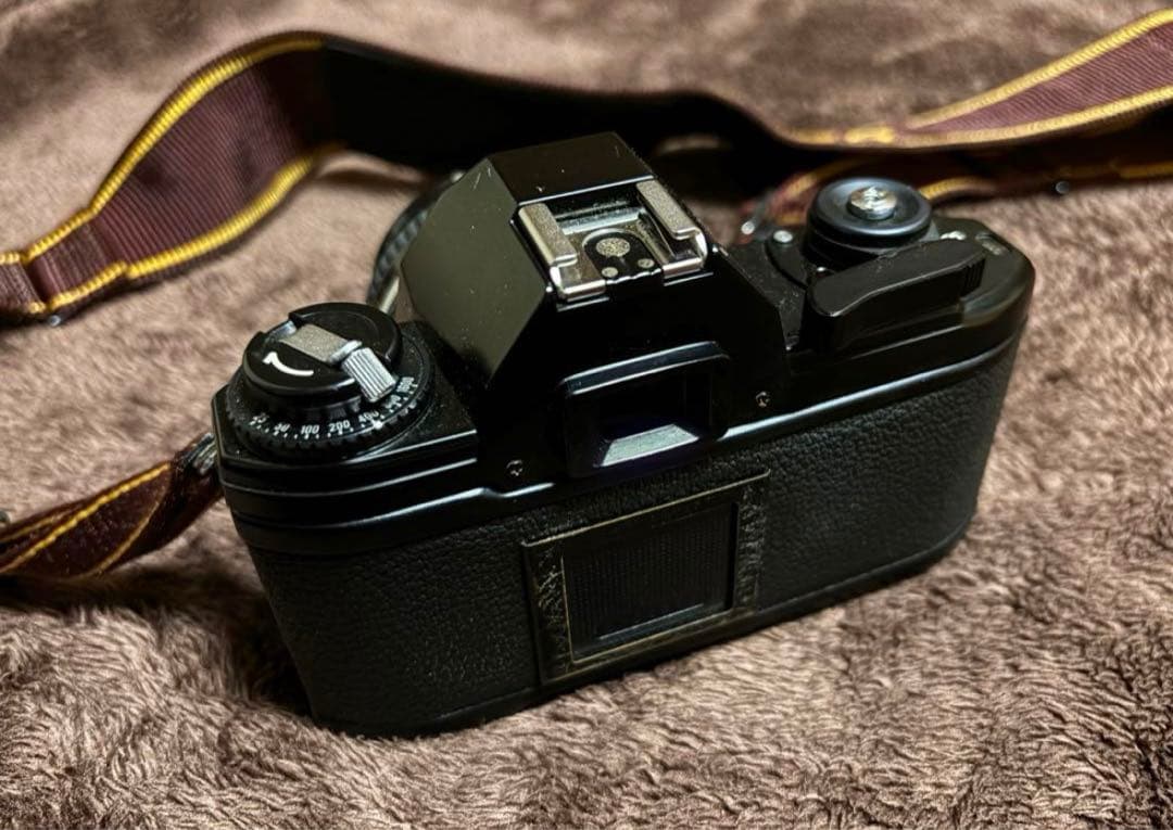 【値下】NikonEMフィルム一眼レフカメラ50mmレンズ/52mmフィルター付